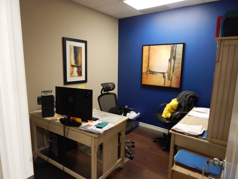 301 Fruitland Rd, Hamilton, ON for lease - Building Photo - Image 3 of 14