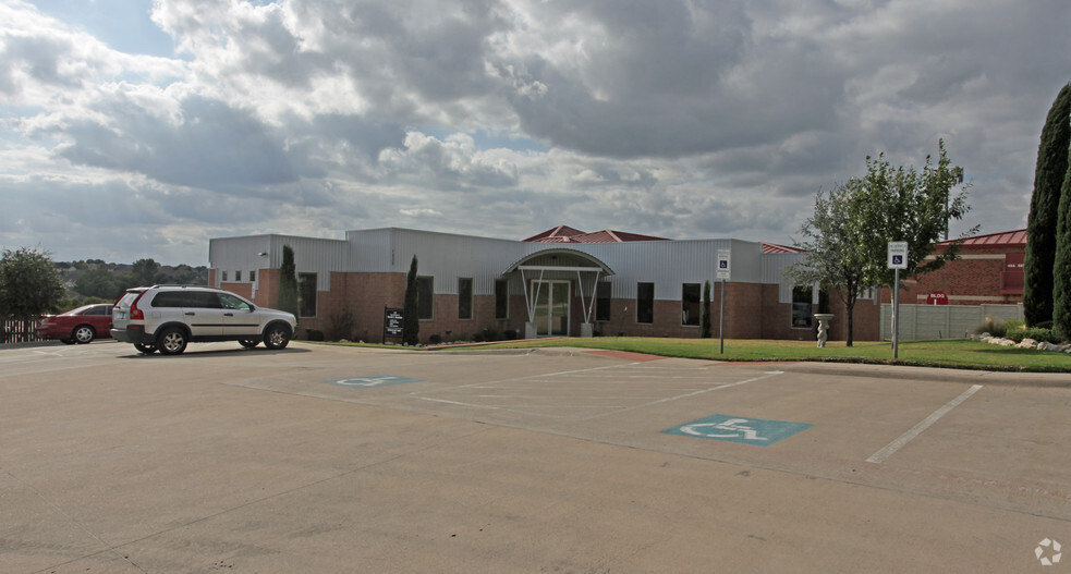 7535 Oakmont Blvd, Fort Worth, TX for lease - Building Photo - Image 2 of 4