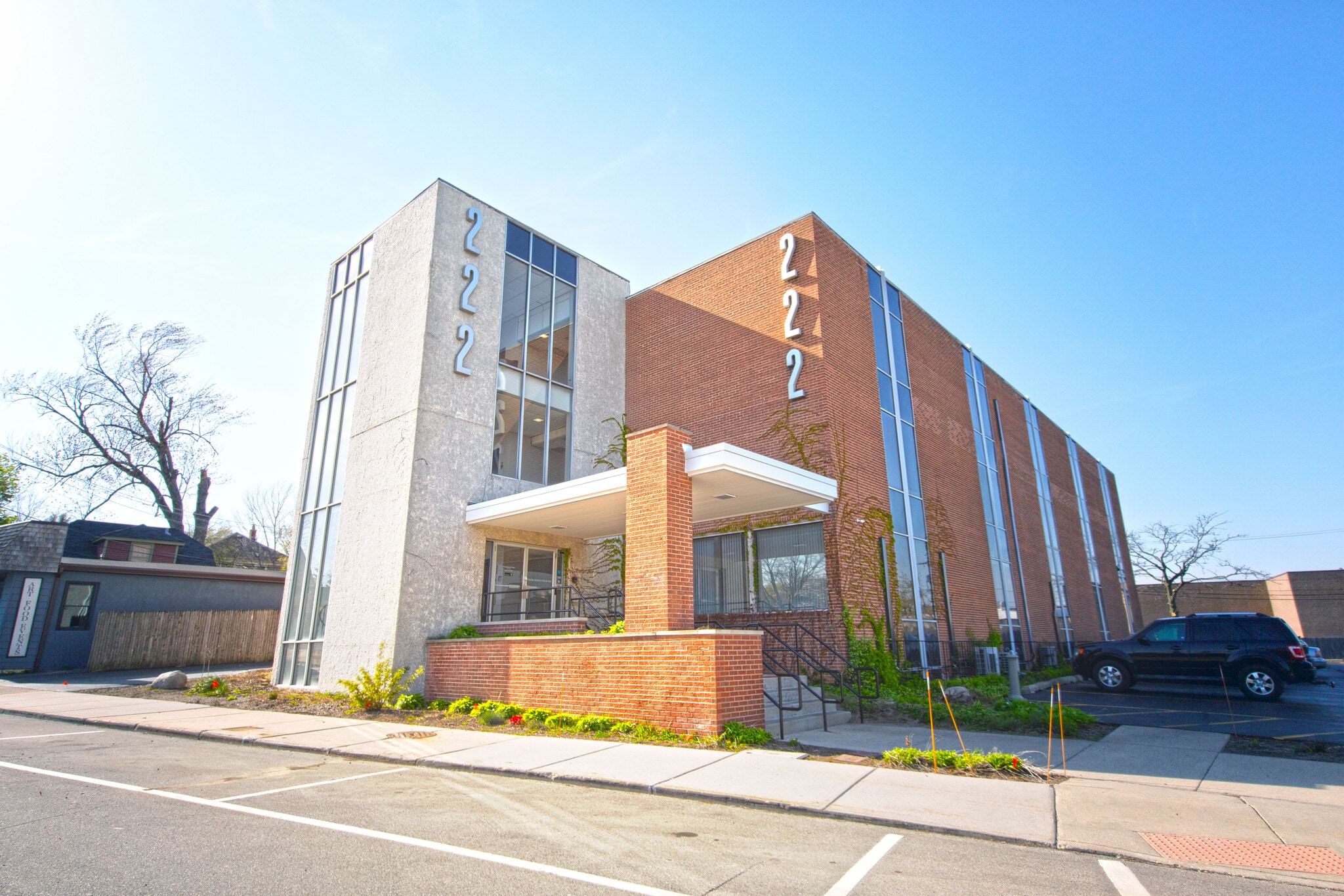 222 E Wisconsin Ave, Lake Forest, IL for lease Building Photo- Image 1 of 22