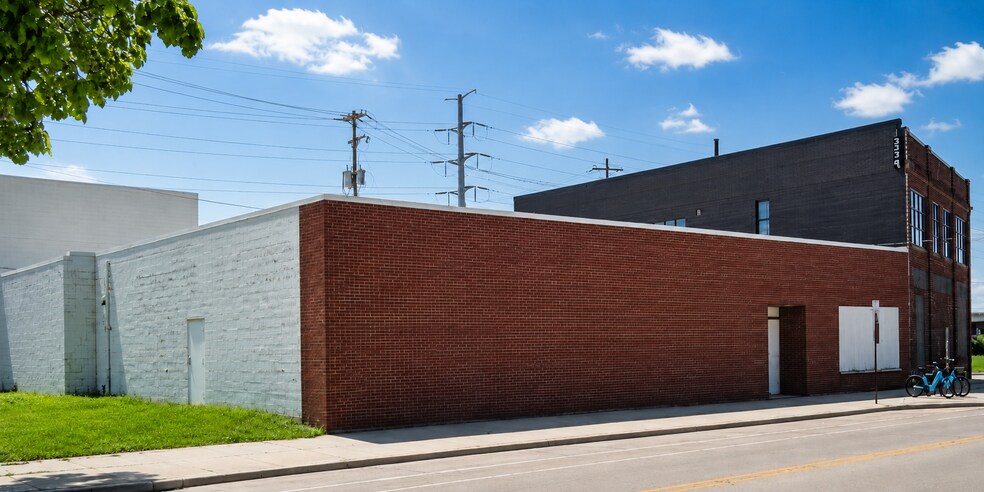327 Broadway, Green Bay, WI à vendre - Photo du bâtiment - Image 1 de 1