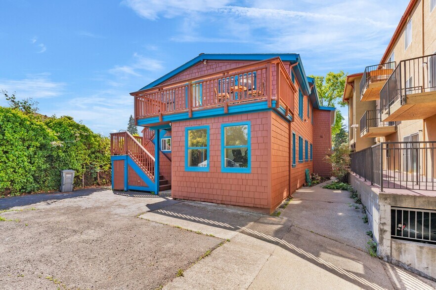 1633 University Ave, Berkeley, CA à louer - Photo du bâtiment - Image 3 de 33