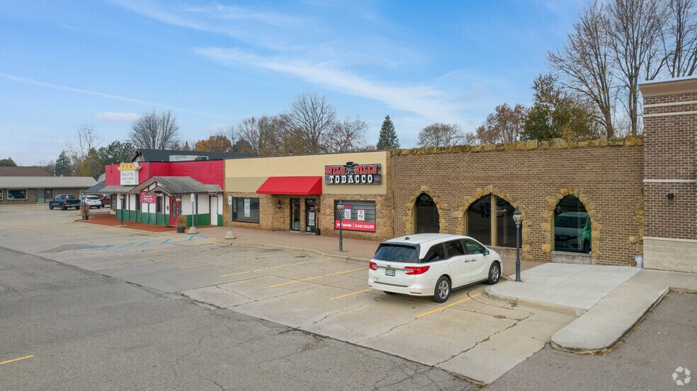 615-643 E Saginaw Hwy, Grand Ledge, MI à louer - Photo du bâtiment - Image 3 de 50