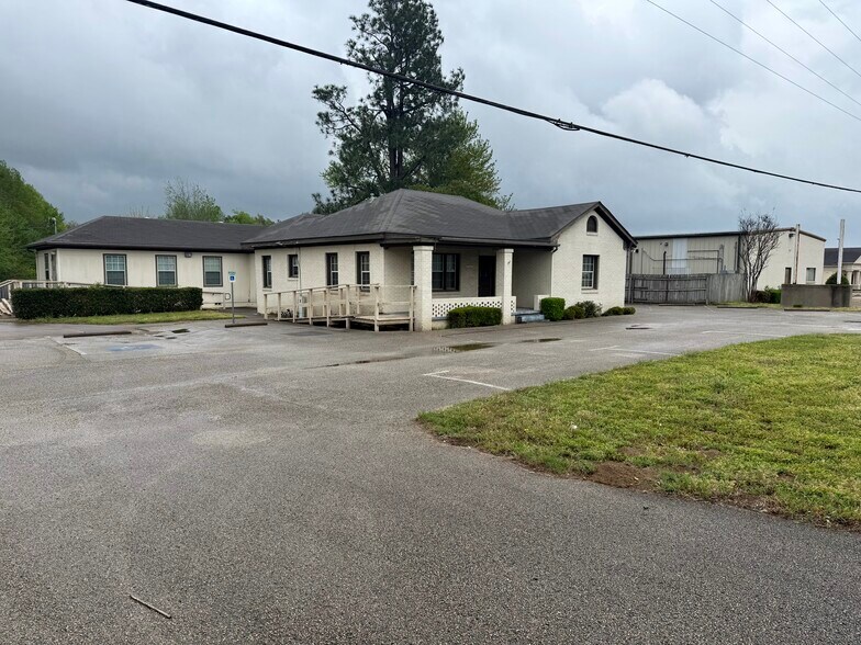 2410 S Main St, Lindale, TX à vendre - Photo du bâtiment - Image 3 de 61