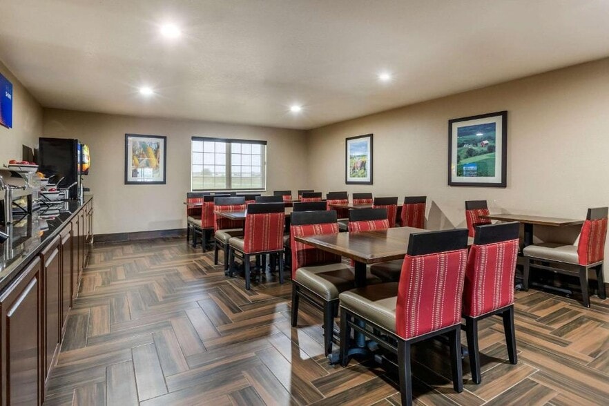 425 Timberland Dr, Story City, IA à vendre - Photo intérieure - Image 3 de 6