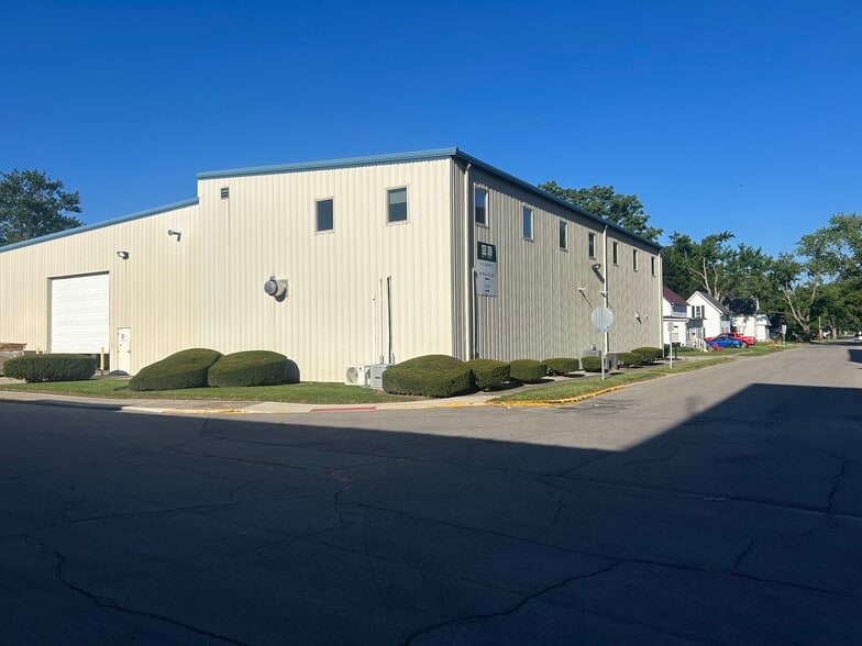 257 E Randolph St, Nappanee, IN à vendre - Photo du bâtiment - Image 2 de 6