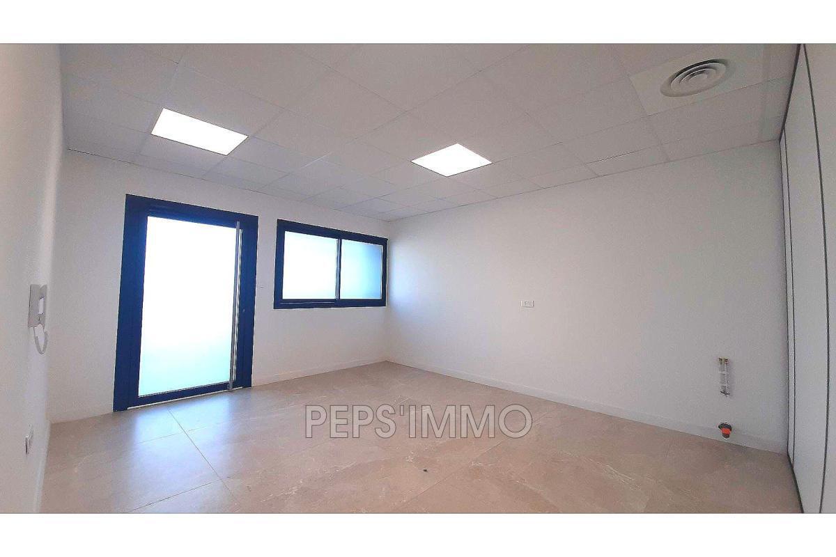 Medical in Chateauneuf Les Martigues for lease Interior Photo- Image 1 of 7