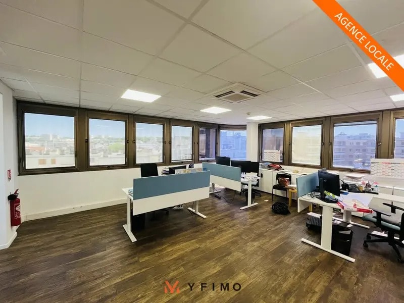 Office in Poissy for lease Interior Photo- Image 1 of 7