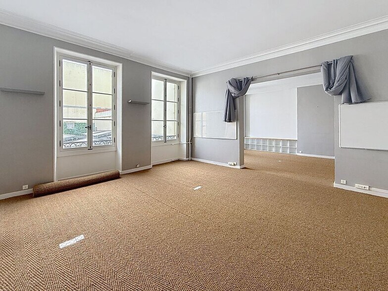 Rue Du Mail, Paris for lease - Interior Photo - Image 2 of 5
