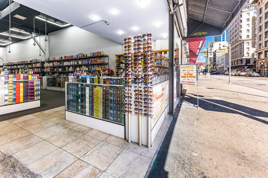 523-525 S Broadway, Los Angeles, CA for lease - Interior Photo - Image 1 of 18