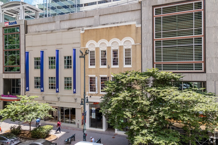 221 S Tryon St, Charlotte, NC for lease - Building Photo - Image 1 of 5
