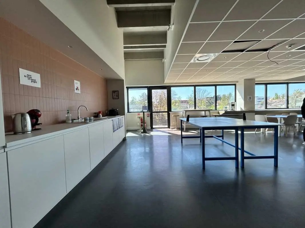 Office in Champagne-au-Mont-d'Or for lease Interior Photo- Image 1 of 6