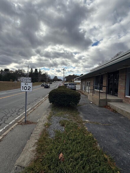 1435 Victory Hwy, North Smithfield, RI à louer - Photo du bâtiment - Image 2 de 11