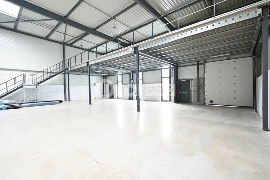 40 Rue Montgolfier, Villefontaine for lease - Building Photo - Image 2 of 28