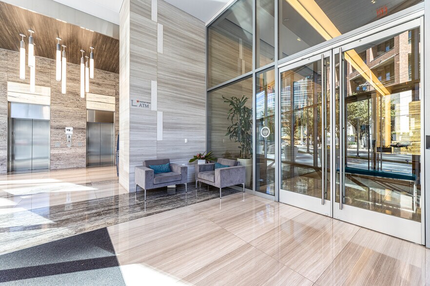 1920 McKinney Ave, Dallas, TX à louer - Photo du bâtiment - Image 3 de 20