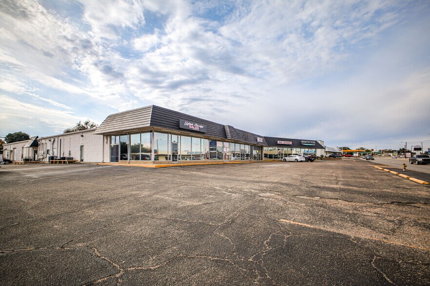 500 Lake Air Dr, Waco, TX à louer - Photo principale - Image 1 de 8