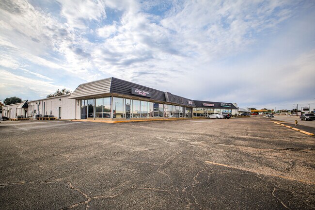Plus de détails pour 500 Lake Air Dr, Waco, TX - Commerce de détail à louer