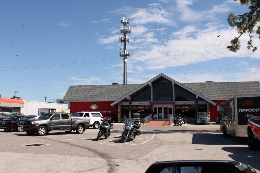 4607 Fowler St, Fort Myers, FL à vendre - Photo du bâtiment - Image 3 de 6