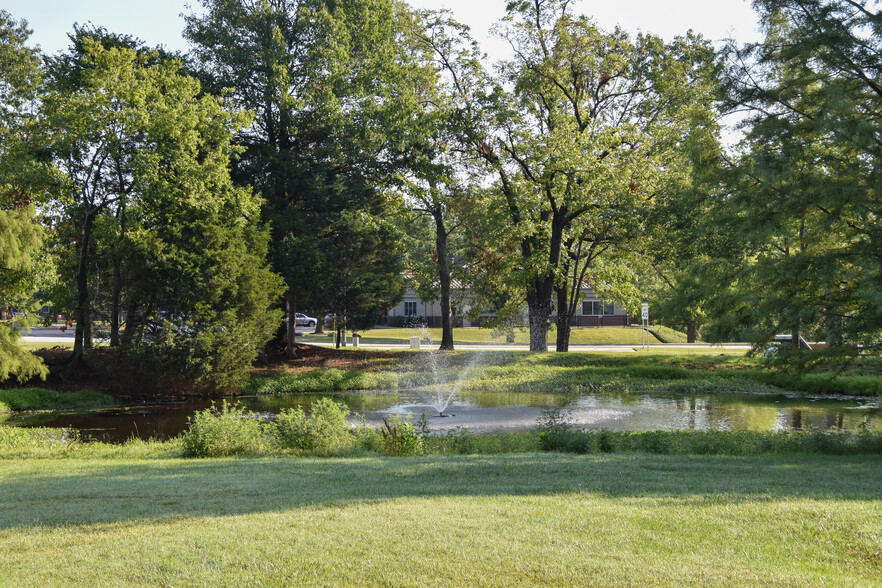 1005 Beau Terre Dr, Bentonville, AR à louer - Photo du b timent - Image 3 de 7