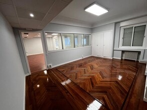 Calle del Monte Esquinza, 28, Madrid, Madrid for lease Interior Photo- Image 2 of 7