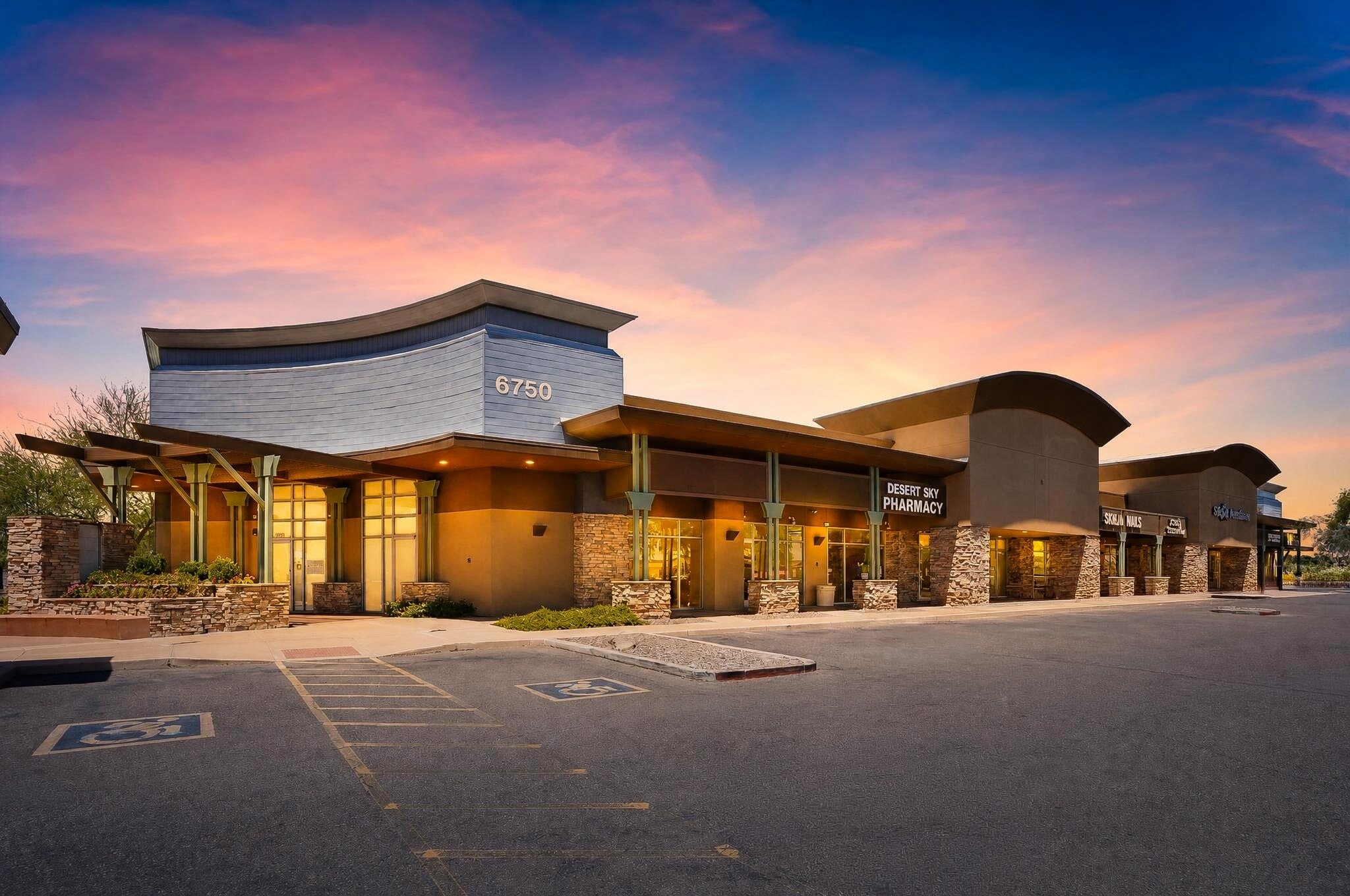 6750 W Thunderbird Rd, Peoria, AZ à louer Photo du bâtiment- Image 1 de 10