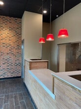 2422 W Main St, St Charles, IL à louer Photo intérieure- Image 2 de 8