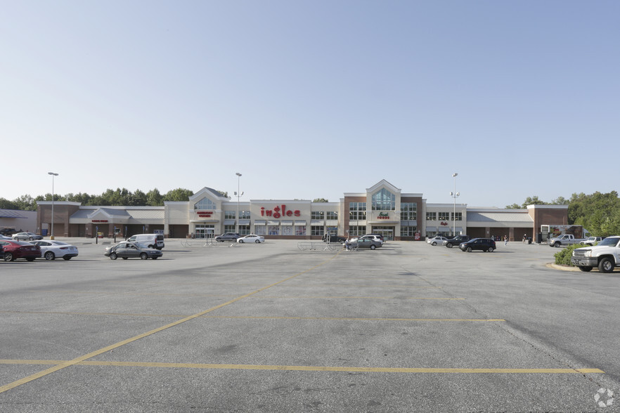 1070 E Franklin St, Hartwell, GA for lease - Primary Photo - Image 1 of 6