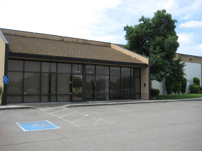 Plus de détails pour 1700 Enterprise Blvd, West Sacramento, CA - Industriel à louer