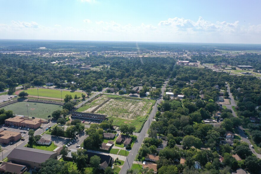 1401 16th Street, Huntsville, TX à vendre - Photo du bâtiment - Image 3 de 7