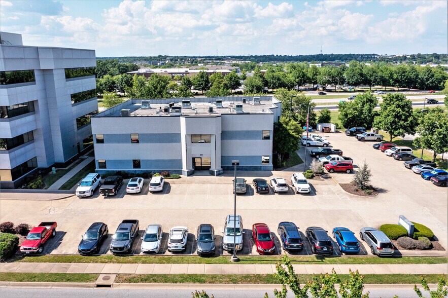 302 Millsap Rd, Fayetteville, AR à louer - Photo du bâtiment - Image 2 de 5