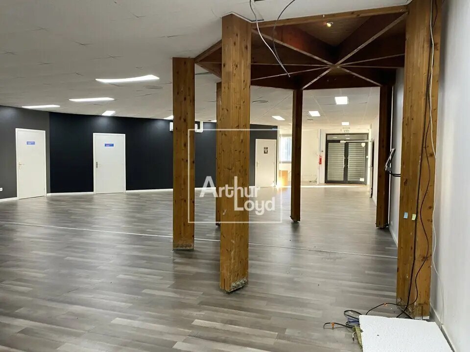 Retail in Bondoufle for sale Interior Photo- Image 1 of 6