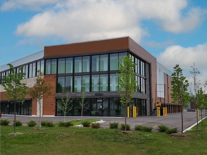 24200 Gratiot Ave, Eastpointe, MI for lease - Building Photo - Image 1 of 3