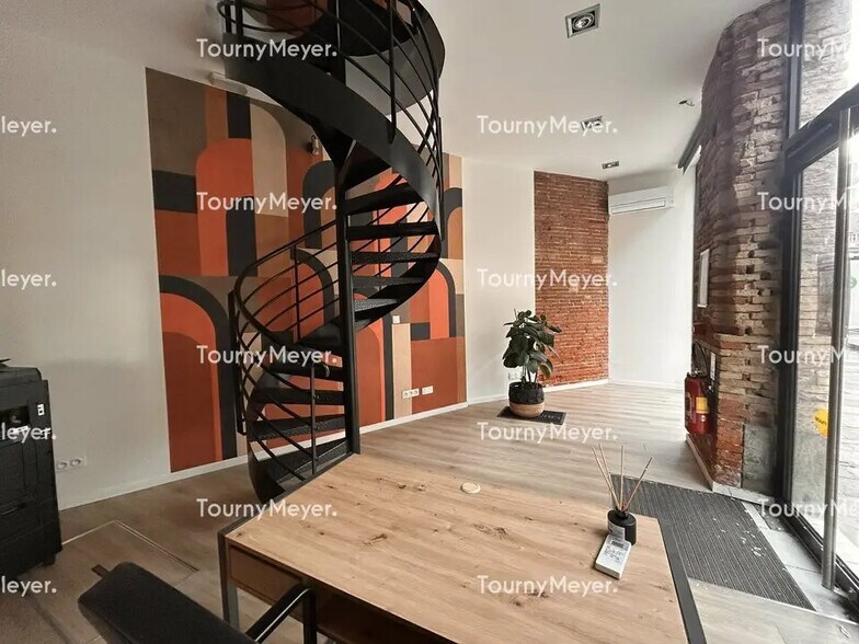 Retail in Toulouse for lease - Interior Photo - Image 2 of 9