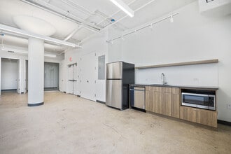 315 Meserole St, Brooklyn, NY à louer Photo intérieure- Image 2 de 3