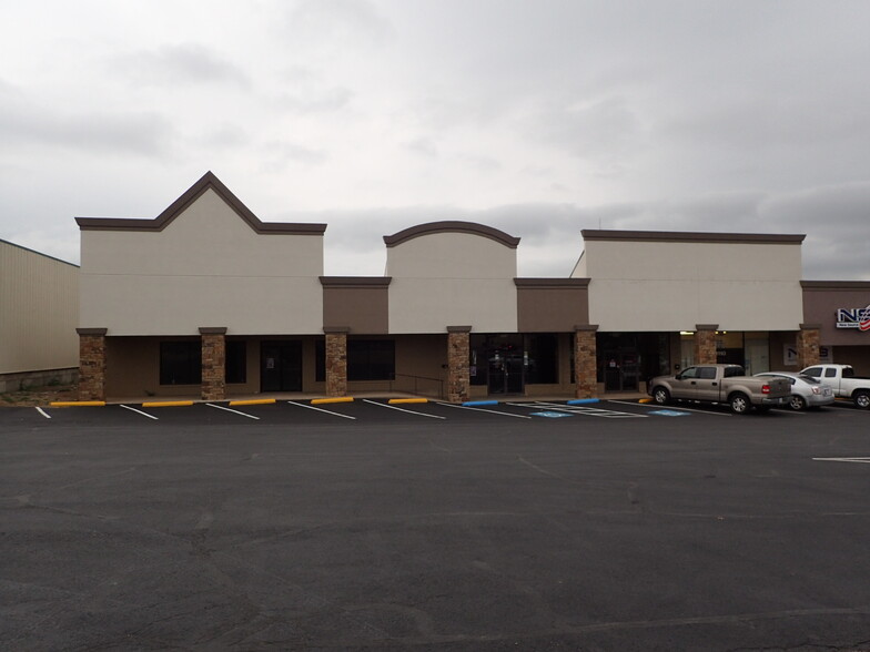 1104 Highway 16 S, Graham, TX à louer - Photo du bâtiment - Image 3 de 9