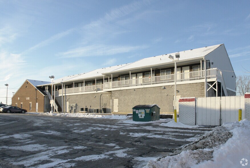 1187 N Farnsworth Ave, Aurora, IL for lease - Building Photo - Image 3 of 9
