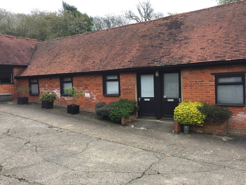 Spring Meadows Business Centre, Wokingham for sale - Primary Photo - Image 1 of 1