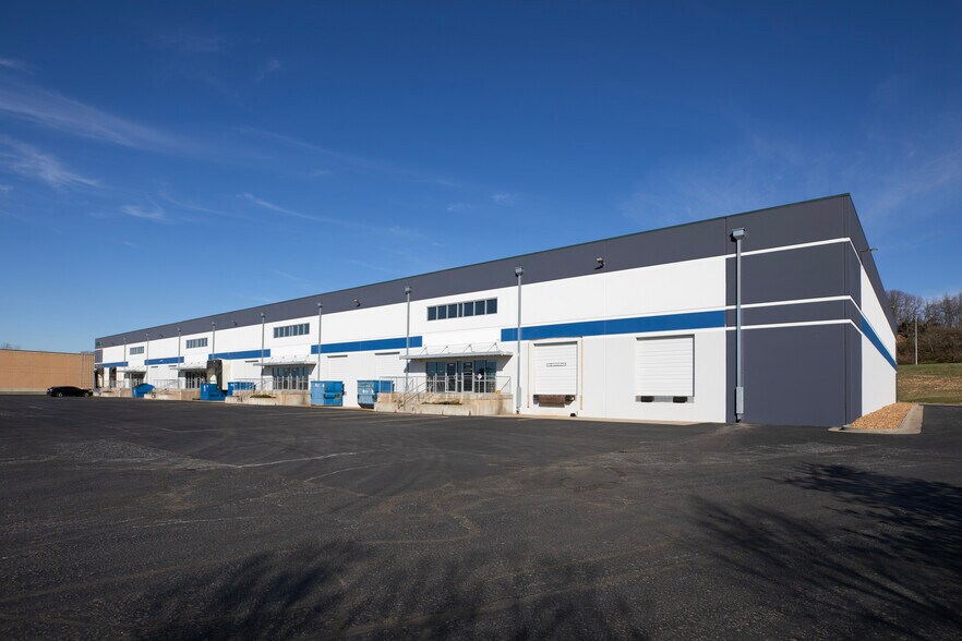 2610 NE Industrial Dr, North Kansas City, MO for lease - Building Photo - Image 2 of 3