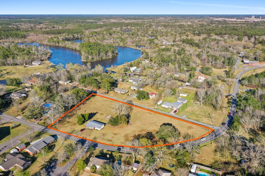 11532 Cedar Lake Rd, Biloxi, MS à vendre - Photo du bâtiment - Image 2 de 8