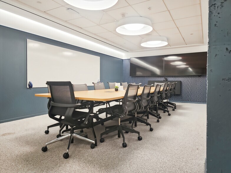 2451 Crystal Dr, Arlington, VA à louer - Photo intérieure - Image 2 de 15