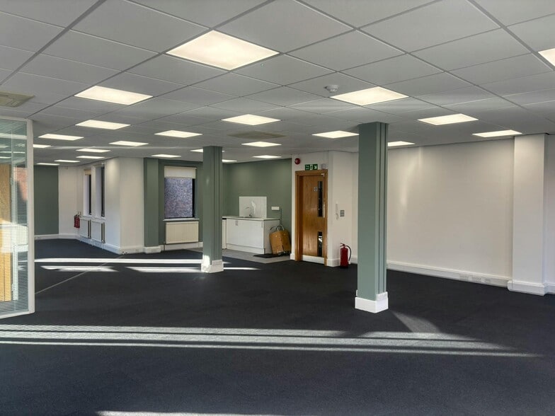 22-24 King St, Maidenhead for lease - Building Photo - Image 3 of 6