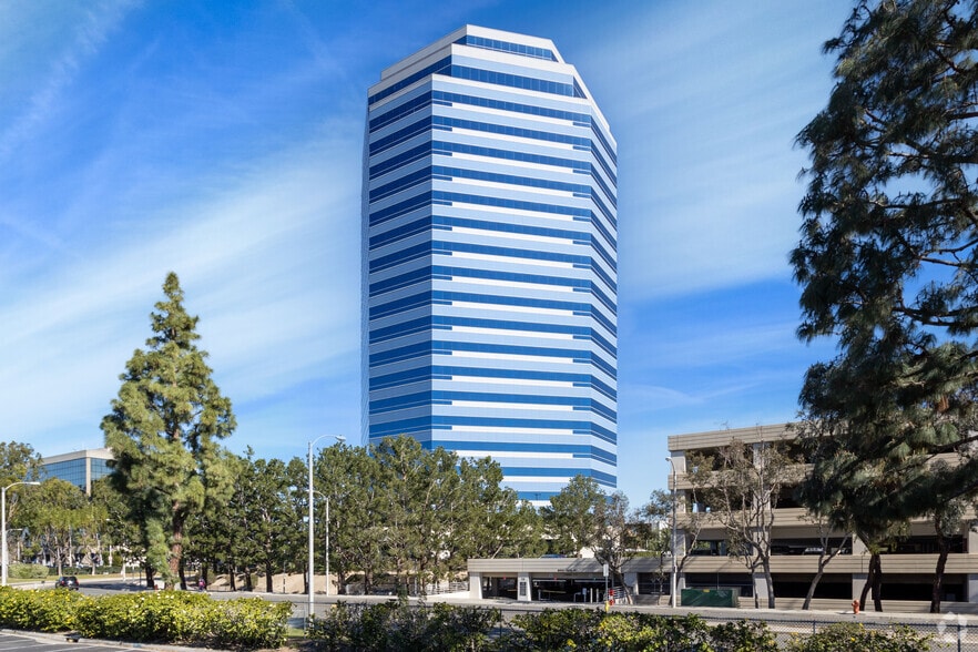333 City Blvd W, Orange, CA for lease - Building Photo - Image 3 of 10