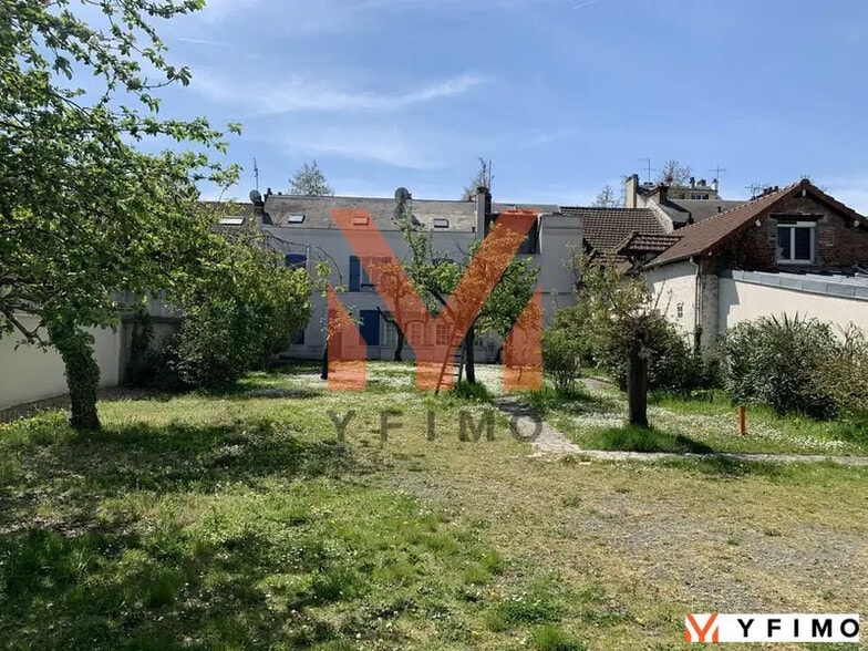 Office in Mantes-la-Jolie for lease - Building Photo - Image 2 of 12