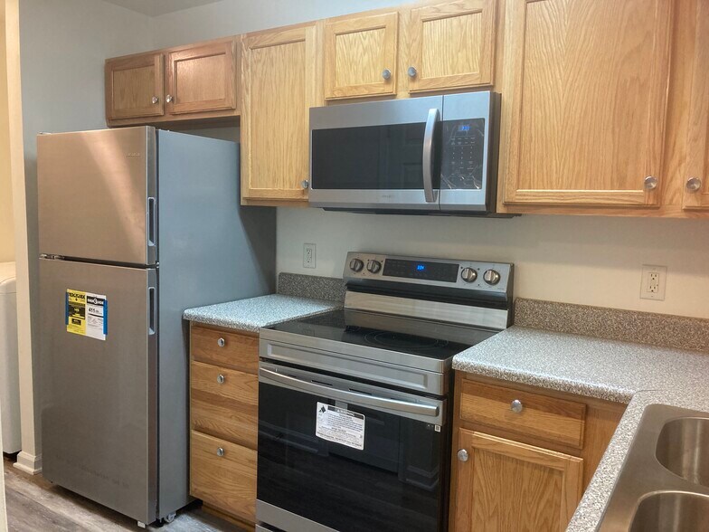 Raleigh Rental Townhouses portefeuille de 3 propriétés à vendre sur LoopNet.ca - Photo du bâtiment - Image 2 de 8