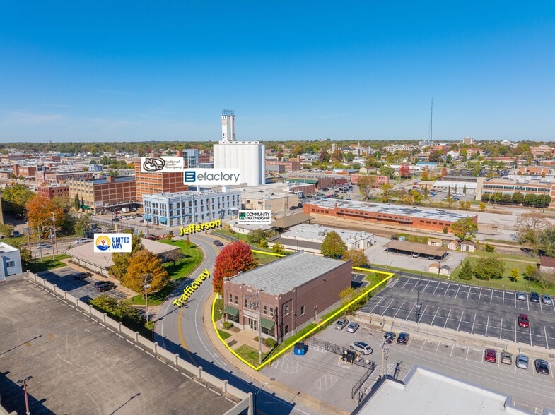 425 E Trafficway St, Springfield, MO for sale - Building Photo - Image 2 of 12