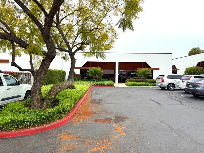 Plus de détails pour 2651-2675 Saturn St, Brea, CA - Local d'activités à louer