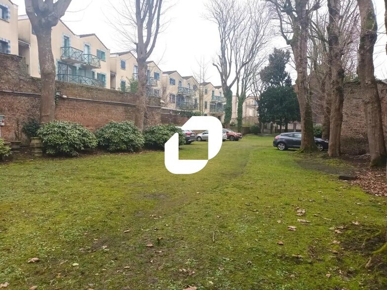 Bureau dans Lille à louer - Photo du bâtiment - Image 2 de 7