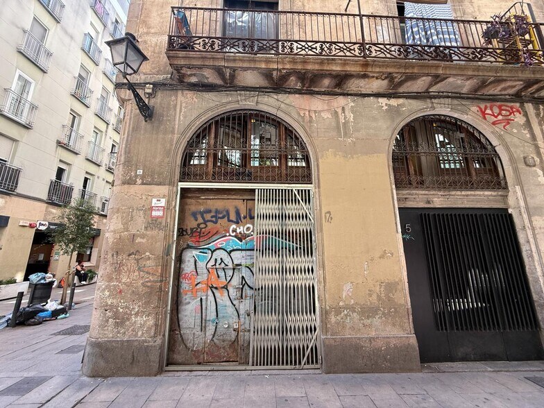 Multifamily in Barcelona, Barcelona for sale - Building Photo - Image 2 of 3