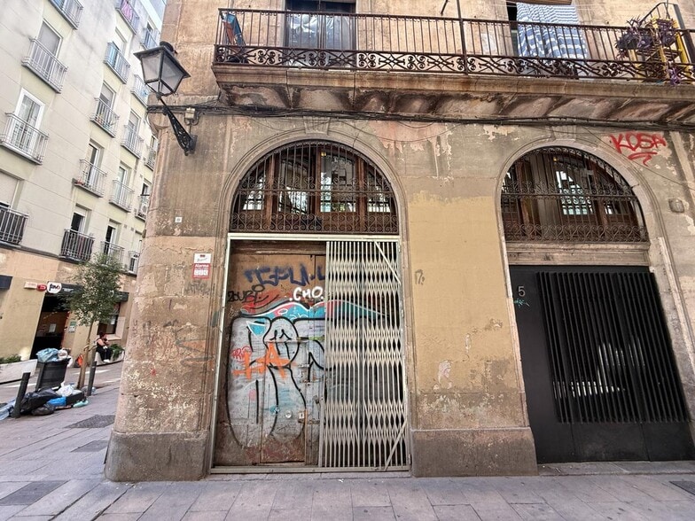 Immeuble residentiel dans Barcelone, Barcelona à vendre - Photo du bâtiment - Image 2 de 3