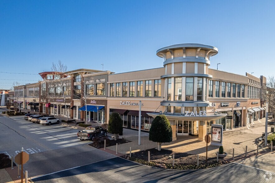 2203 S Promenade Blvd, Rogers, AR for lease Primary Photo- Image 1 of 8