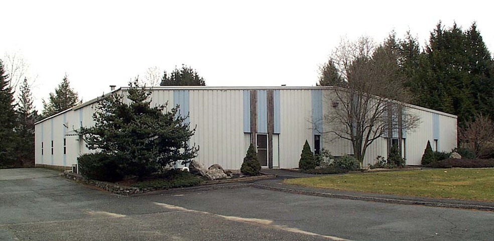 65 Vale Rd, Brookfield, CT for lease - Primary Photo - Image 1 of 2